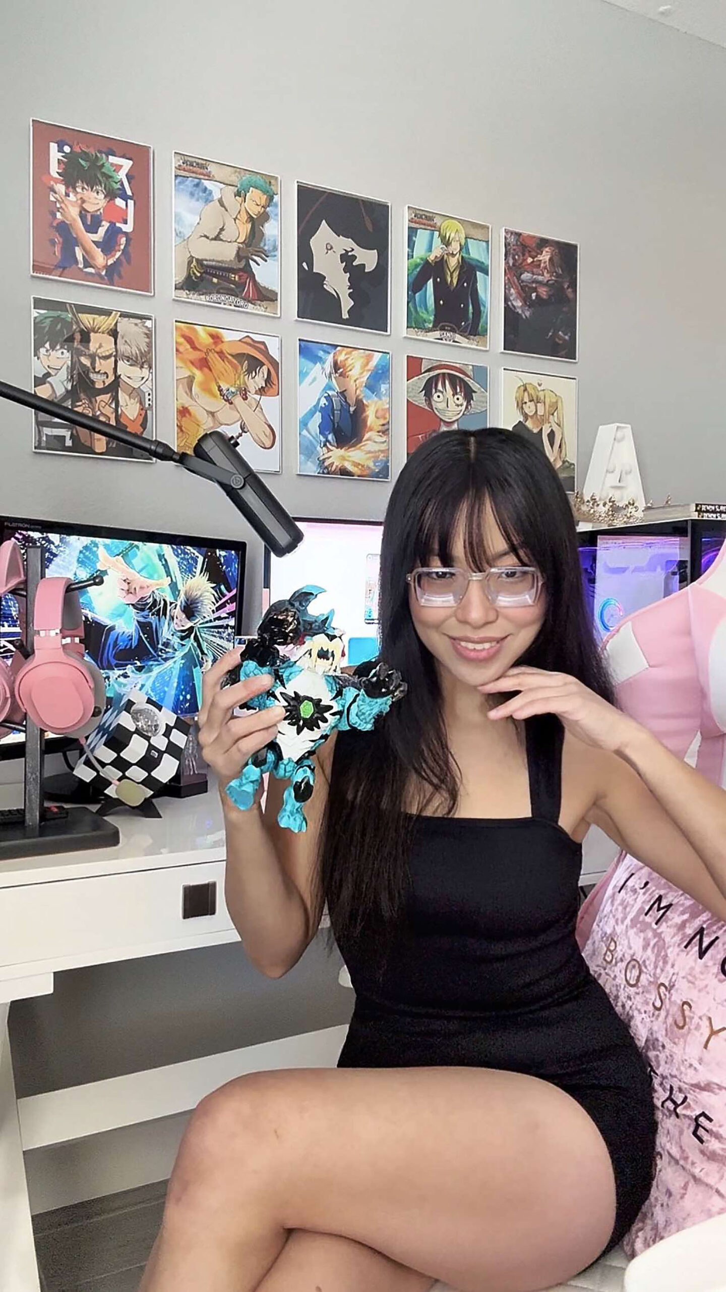 Mr Beast, MrBeast, Beast Lab, MrBeast Lab, Figure, Collector Figure, Display Figure, Gamer Girl, Gift Ideas, Gift Guide, Gift, Gifts, Gift for Boys, Gifts for Boys, Toy Review, Toy Reviewer, Gamer Mom, Toy Reviewer Mom, Angela Ricardo