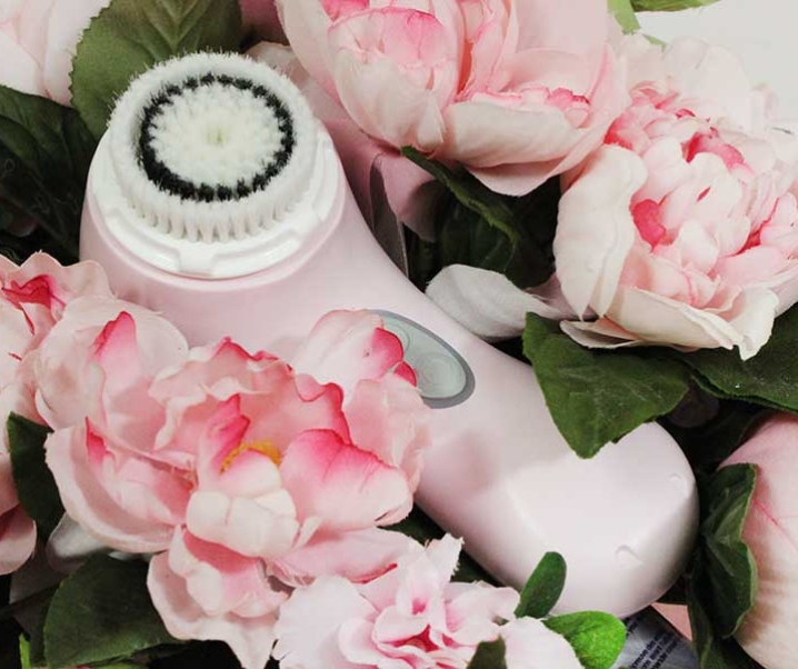 Want to fall in love with your skin again? Then Give the Clarisonic Mia 2 a Try!