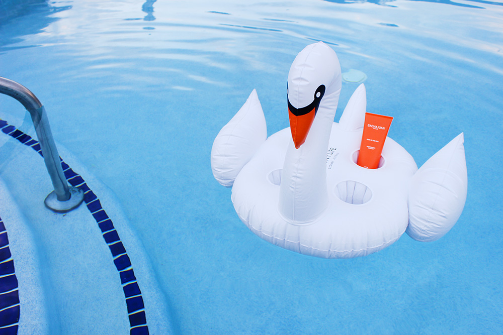 SUNNYLIFE Inflatable Swan Drink Holder