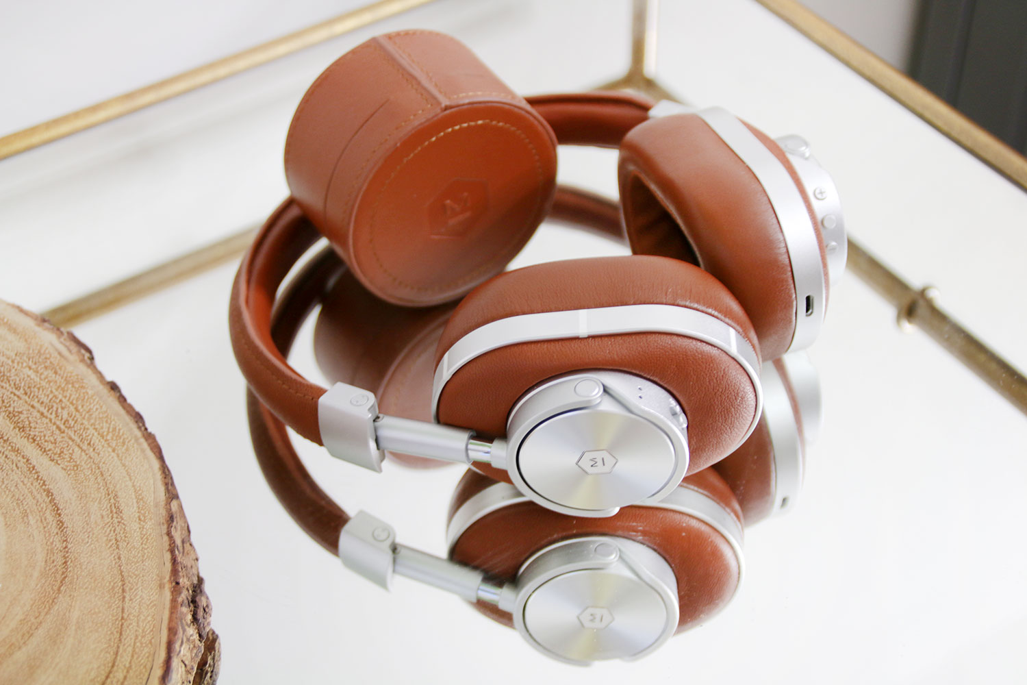Give the Gift of Luxury with Master & Dynamic MW60 – Designed to Inspire