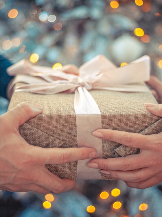 5 Sentimental Gift Ideas For Someone Who Is Hard To Buy For