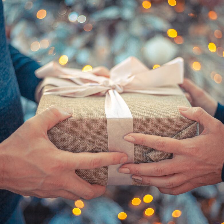 5 Sentimental Gift Ideas For Someone Who Is Hard To Buy For