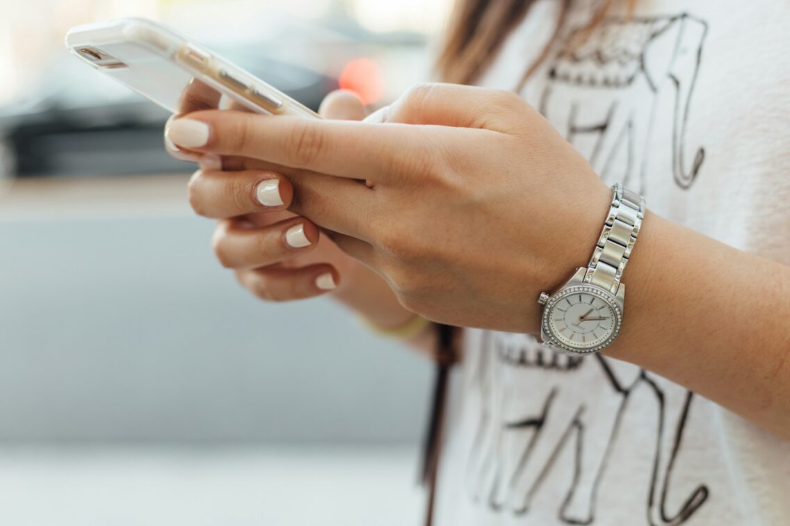 8 Services Every Parent Should Have On Speed Dial