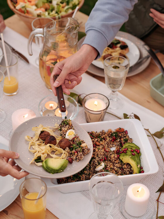 7 Simple Steps to Throw the Perfect Family Get-Together