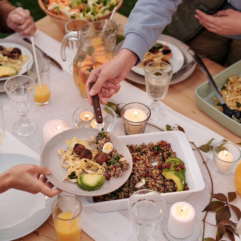 7 Simple Steps to Throw the Perfect Family Get-Together